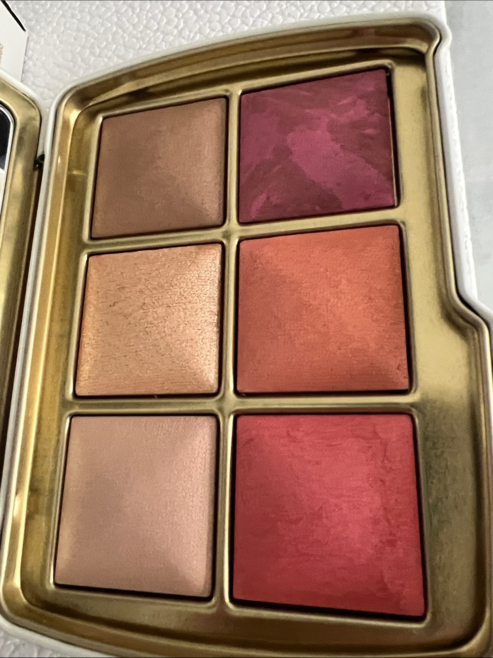Hourglass  Ambient Lighting - Swan - Picture 2 of 3
